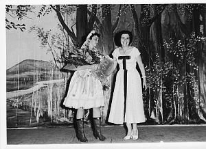ECOLE DES DAMES AFRICAINES RUE BERANGER ST PIERRE FESTIVITES 1954 1955  (6)